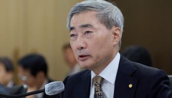 취임 후 첫 국감 선 신현송 총재…통화 긴축·확장 재정 '엇박자' 도마