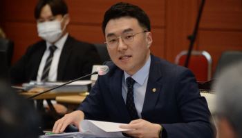 김남국 “월드컵 중계 중단 위기 때 방미통위 뭐 했나”…김종철 “법 개정 맞춰 감독 강화”