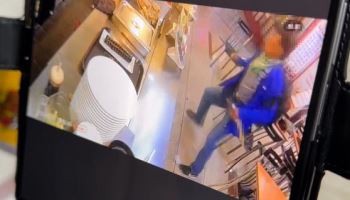 인천 흉기난동범 "가방엔 약물, 돈다발 흘리며 범행"