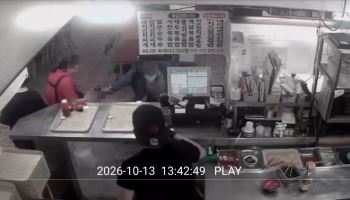 식당가 순식간에 아수라장…인천 흉기난동 CCTV 보니