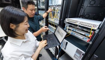 “AIDC 데이터 폭증 잡는다”…KT, 대역폭 8배 늘린 800Gbps 'AI 전용회선' 공개