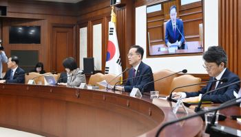 반도체 다음 주자는 서비스산업…정부, 성장·민생 두 토끼 잡는다