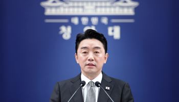 떠나는 강훈식 “분투한 499일…더 잘할 수 있었던 순간 오래 기억”