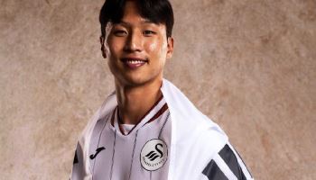 엄지성 향해 인종차별 의혹…밀월전 경기 중단 및 경찰 수사
