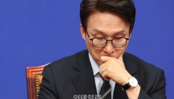 與, 신천지 의혹에 야간 최고위... “처리 방법 더 숙고하기로”