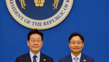 李대통령, 임광현 신임 비서실장에 임명장 수여