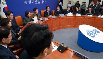 與與 갈등 격화 속…한동훈·조희대 공세 수위 높이는 민주당