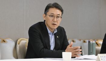 코스피 5500선 추락에…정부 “기초여건 여전히 견조, 채권·외환 확산 점검”