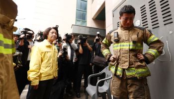 추미애 앞에서 눈물 흘린 소방관…부천 화재로 동료 5명 부상