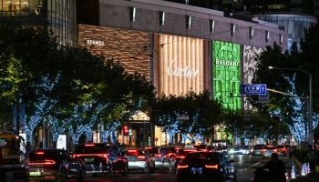 싸게 파느니 태워버리던 명품업계 비상…EU, 폐기 내역 공개 의무화