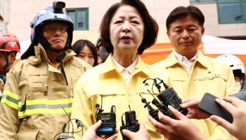 추미애 “순직 소방관 헌신 잊지 않겠다”…경기도청장으로 장례