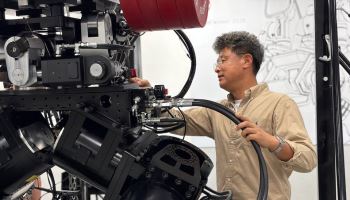 “한 손 300㎏ 번쩍”…굴착기 노리는 ‘슈퍼휴머노이드’ 연말 나온다