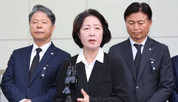 與 “추미애, 사과한 만큼 본질 들여다봐야... 野 비판 적절성 의문”
