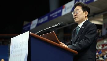 李대통령 "언제나 토론 좋아해, 반대의견 내는 사람 존중"