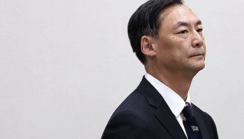 모스탄, 전 변호인단과 갈등.."무료변론" vs "일방 해임"