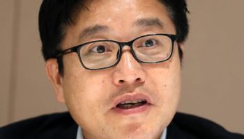 AI가 보고서 5분 만에 쓰는 시대…기업은 ‘의심하는 신입’ 뽑는다