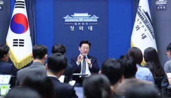 “韓증시 지배경영 불신 여전”…李, 경영권 남용·해외 중복상장 손보나