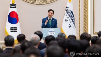 임광현 비서실장, 청와대 직원 첫 대화…“쓴소리 마다 말고 언행 주의해야”