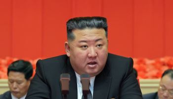 "뇌출혈로 혼수상태"…'140kg' 北 김정은, 또 '사망설' 확산