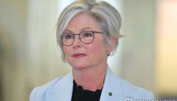 호주 여성 하원의원 차량 테러로 중태…40대 男 구속기소