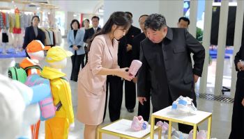 김정은 사망설에 北 공개활동 사진 보도…관영매체는 접속 장애
