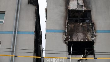 경찰·소방, '고 김진석 소방위 순직' 부천 공장 압수수색