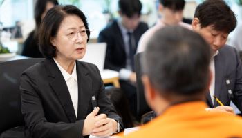 추미애 "당 경고 겸허히 수용..언행에 신중 기할 것"