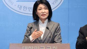국감 복귀한 이진숙, 민주당에 반격 "다수 독재 막아야"
