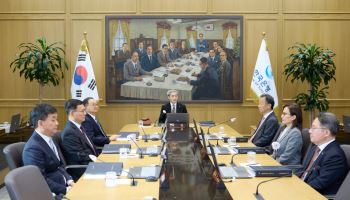 물가·성장 여전히 한방향 가리키지만… 금통위 금리 동결 배경은