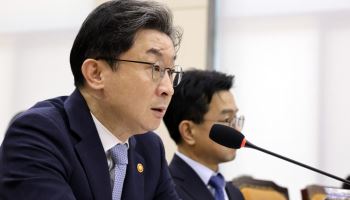 금융위원장 "솔리다임 상장 시 SK하닉·스퀘어 모두 주주보호 의무"