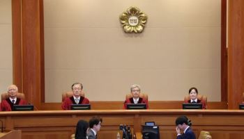 형사 무죄·행정 패소한 녹십자…헌재서 '판결 이유' 공방