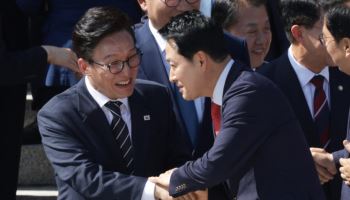 與 "'국힘 최장수 당대표' 장동혁, 재임 길수록 국민 분노 커질 것"