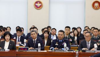뇌물 혐의 LIG "軍 요청에 계약대금 증액"…방사청 "사실 아냐" 국감서 공방