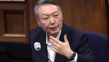 尹, 치료 못 받아 실명위기?…변호인단이 직접 밝힌 건강 상태