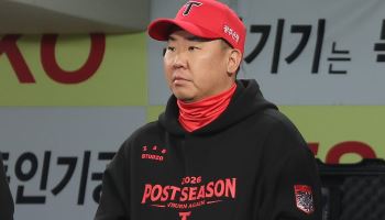 이범호 “불펜이 승리의 주역”…박진만 “2차전도 내주면 어렵다”