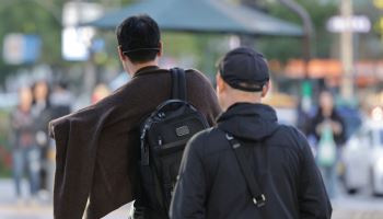 맑은 하늘에도 강한 바람…밤부터 쌀쌀해져[오늘날씨]