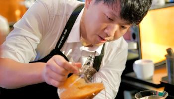 “우유 세 번 걸렀다”…스타벅스 韓 김도형 바리스타, 국제대회 수상