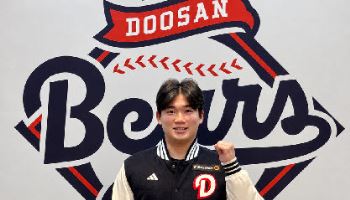 '후반기 ERA 1.58' 일본인 투수 타카다, 내년도 두산서 뛴다