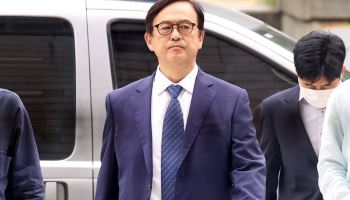 '삼성전자 기밀유출' 안승호 前부사장 2심 징역 3년…법정구속