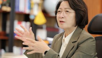 추미애 첫 조직개편부터 난관, 각계 반발에 재검토 지시