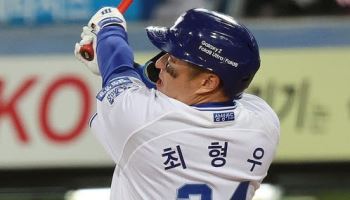 “보살이 백 배 좋았다”…수비 걱정을 환호로 바꾼 42세 최형우