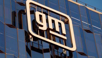 GM, 전기차 올인→하이브리드 선회…나스닥 이전도 추진
