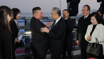 “김정은, 트럼프 만날까?”…韓은 그렇다, 美전문가는 글쎄