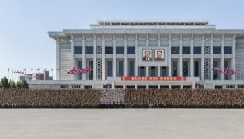 北 김정은, 중대장대회 참가자들과 사진…"만반의 임전태세"