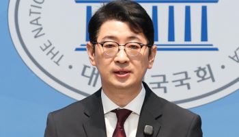 與, 주진우 명예훼손 등으로 고발... “대통령 가족 흠집 내기”