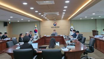  구글·애플 '인앱결제 강제'에 637억 철퇴…3년 만에 과징금
