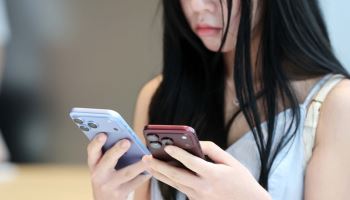 "나이 들어 보이는 고등학생은?"…아이폰, 셀카로 성인 인증한다[모닝폰]