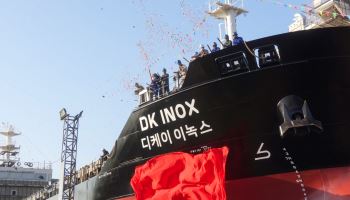 인터지스, 10년 만에 선대 확충…DX INOX 진수식 열어
