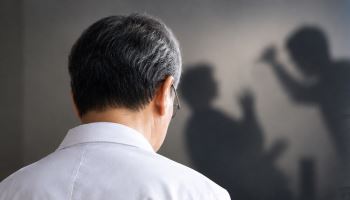 "내가 죽을 수도"...흉기 든 아들 살해한 의대교수의 최후