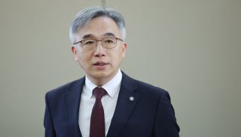 '박원순 피해자 신원 노출' 정철승, 2심서 법정구속